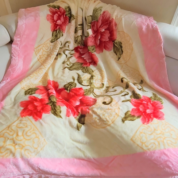 Winter Blankets - Picture 3 of 7